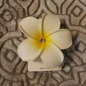 White flower hair pin